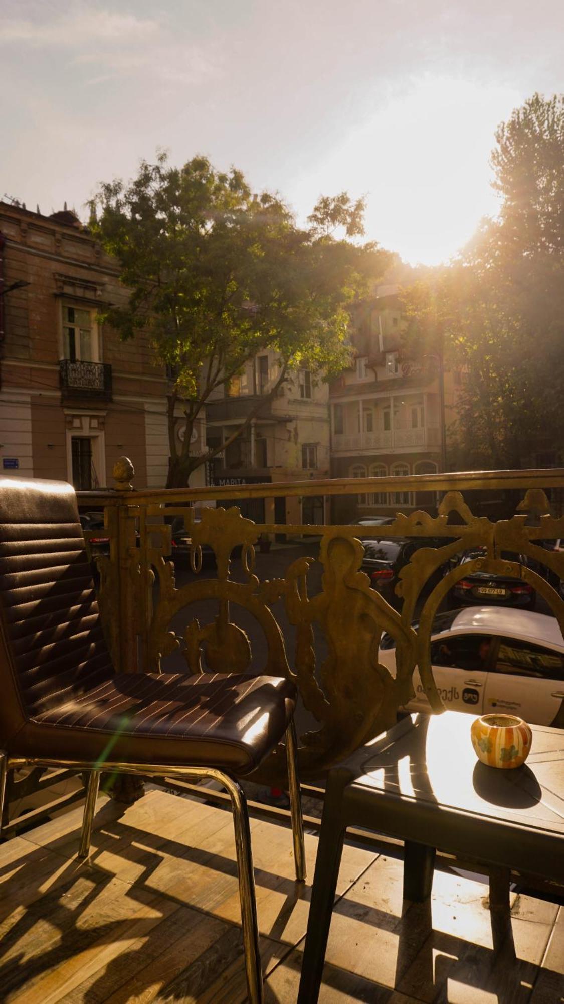 J Square Hostel Tiflis Exterior foto