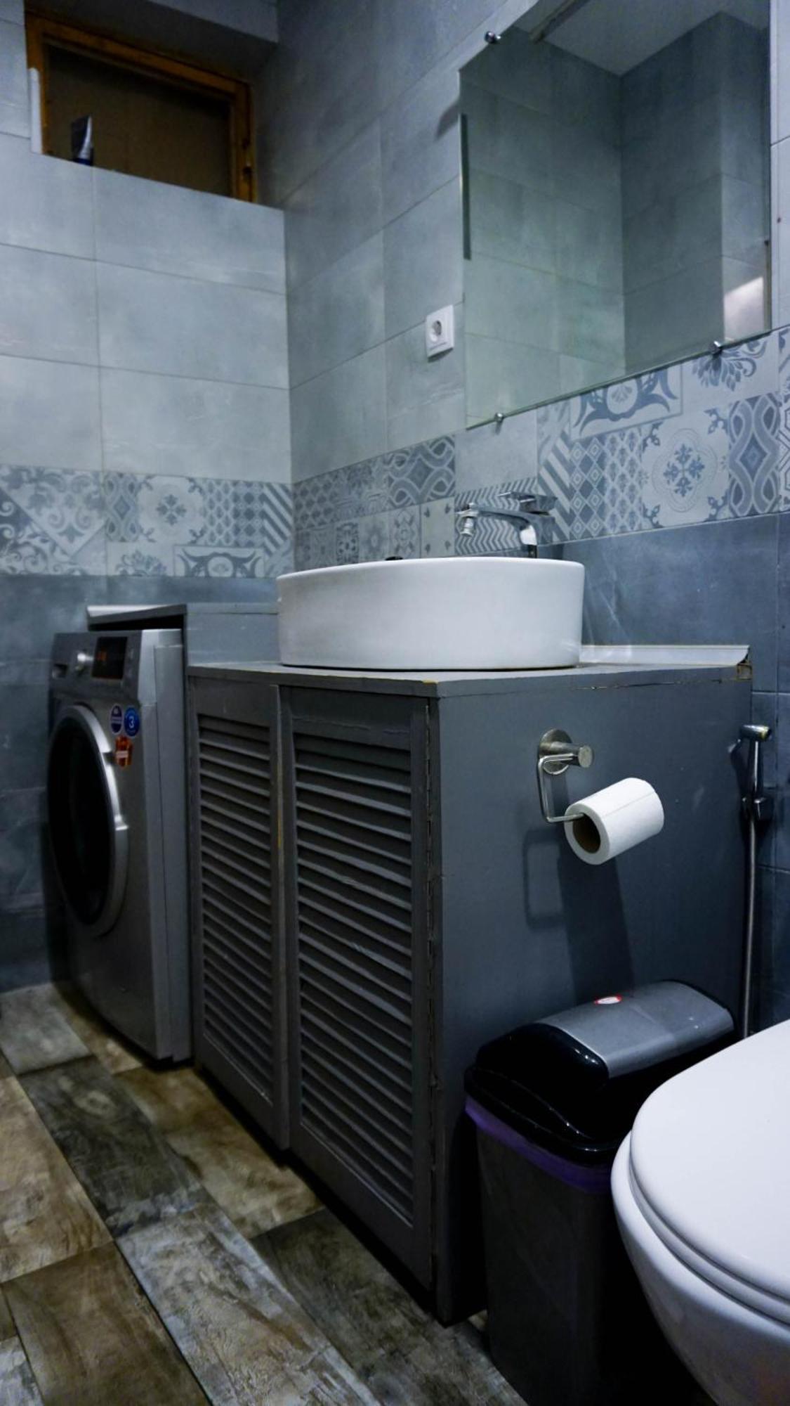J Square Hostel Tiflis Exterior foto